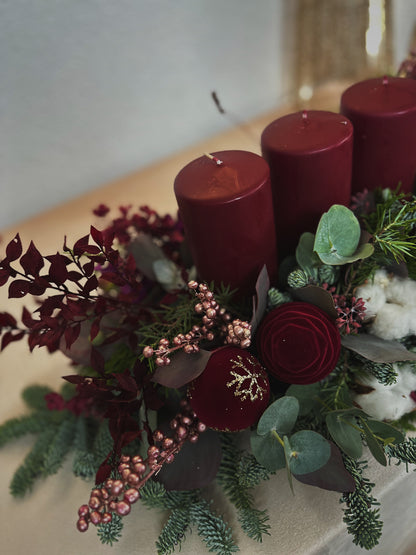 Adventsgesteck Weinrote Eleganz