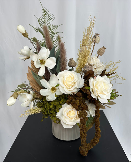 Handgefertigtes Trockenblumen-Gesteck